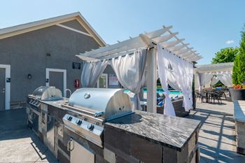 Grill & picnic area